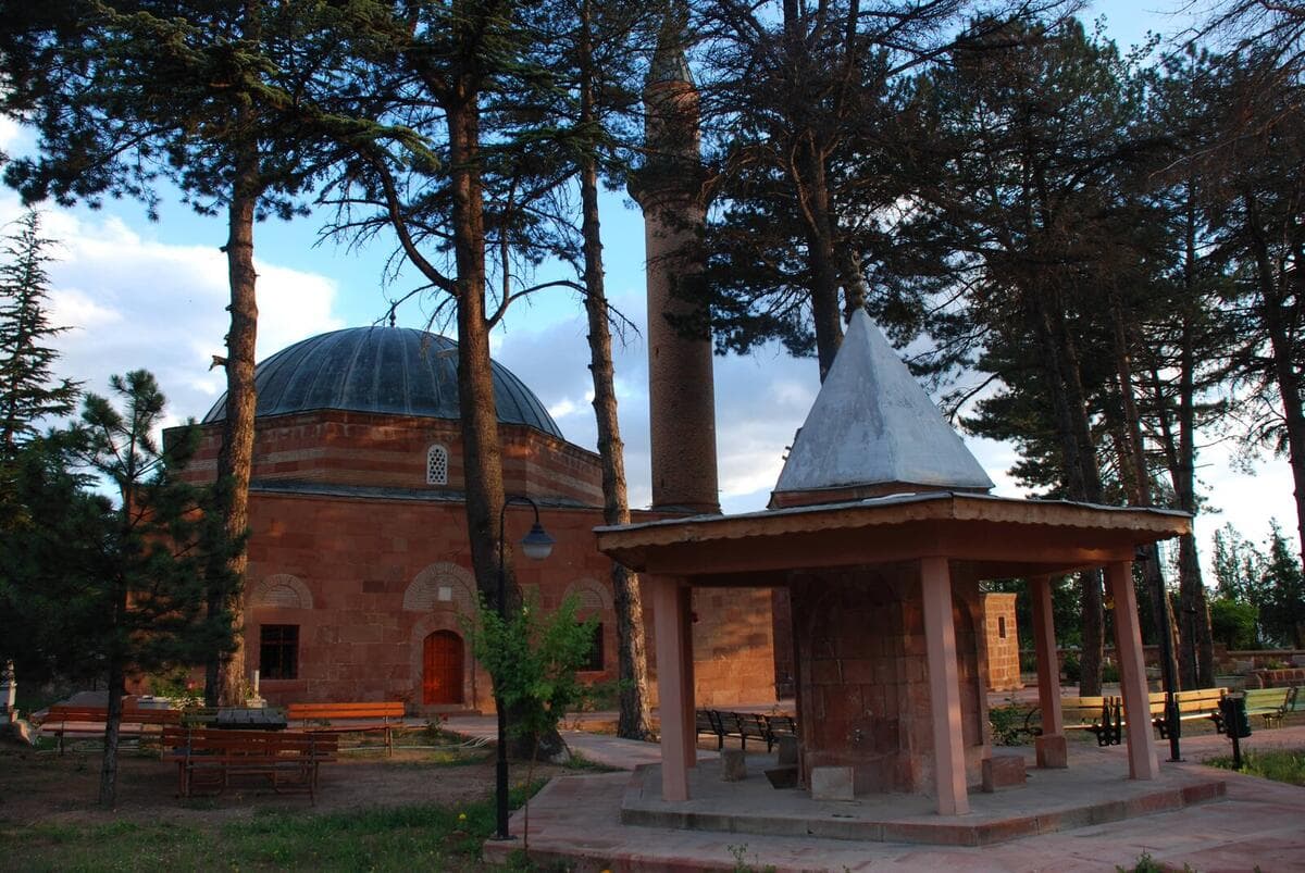 Hasandede Mosque and Tomb